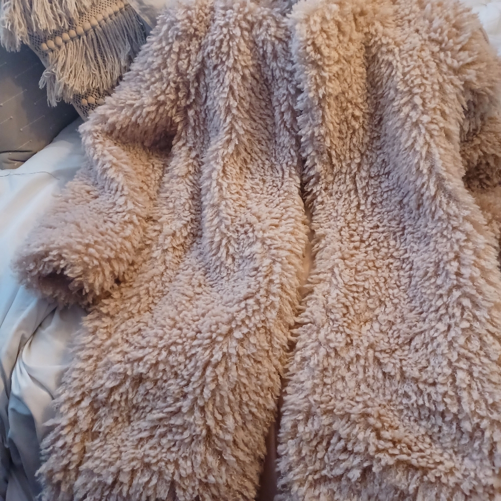 Will fable new with tags furry coat